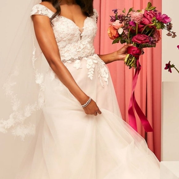 Wedding Dress - Picture 4 of 4